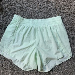 Athleta Hustle 4.5" Shorts